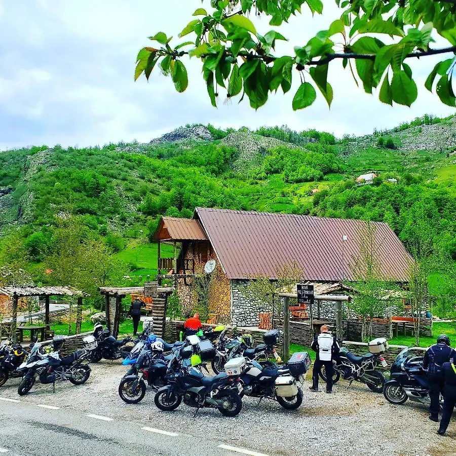 Lodge Vilat Pllumaj Gropat e Selces
